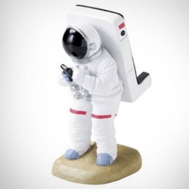 Astronaut iPhone Stand